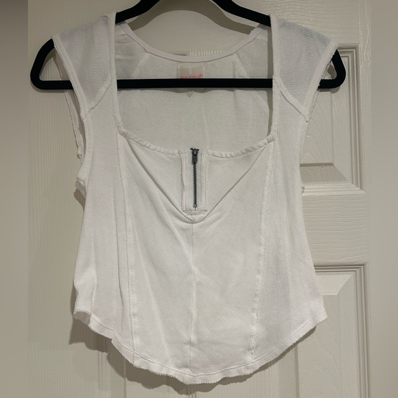 Free People Tops - Free People Movement white cap shoulder zipper accent workout tank top small